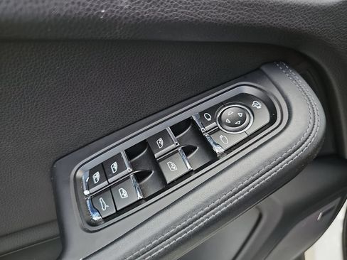 Used 2023 Porsche Macan Turbo AWD/4WD image 28