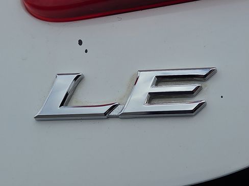 Used 2011 Toyota Camry LE image 8