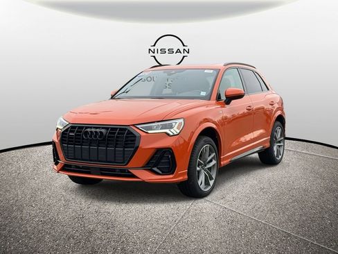 Used 2025 Audi Q3 2.0T Premium w/ Convenience Package image 4