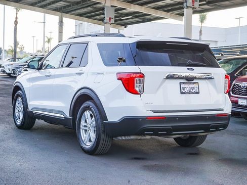 Certified 2022 Ford Explorer XLT image 5