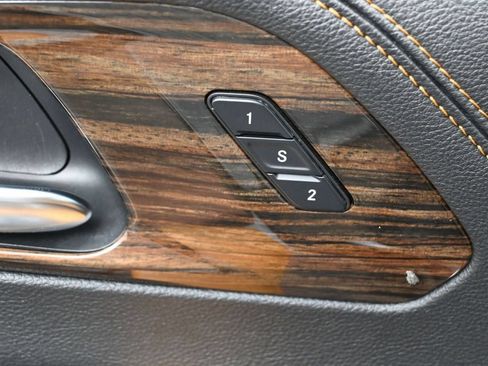 Used 2023 Chrysler Pacifica Pinnacle FWD image 15