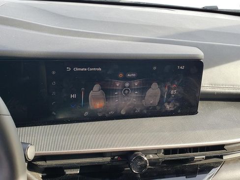 Used 2025 Nissan Murano SV image 33