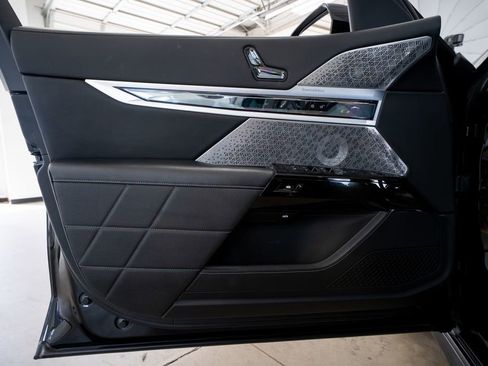 Used 2023 BMW 760i xDrive w/ Executive Package image 29