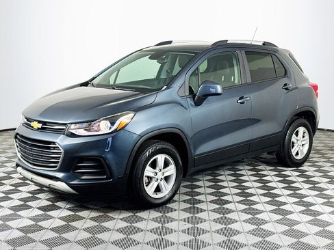 Used 2022 Chevrolet Trax LT w/ Driver Confidence Package AWD/4WD image 4