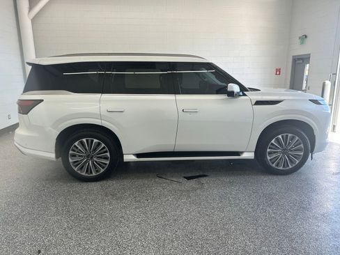 Used 2025 INFINITI QX80 Sensory AWD/4WD image 8