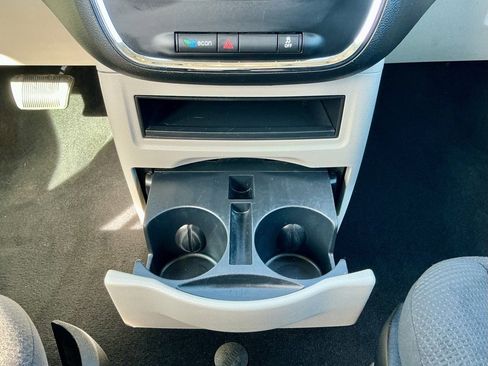 Used 2015 Dodge Grand Caravan American Value Package image 33