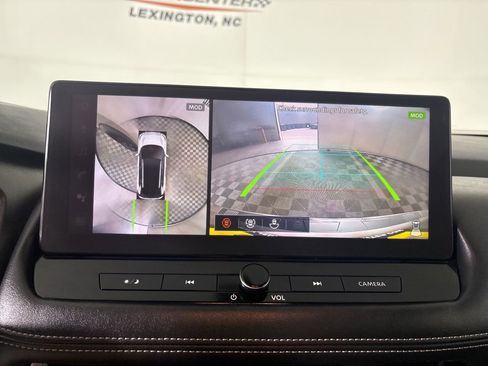 Used 2025 Nissan Rogue SL w/ Tech Package image 19