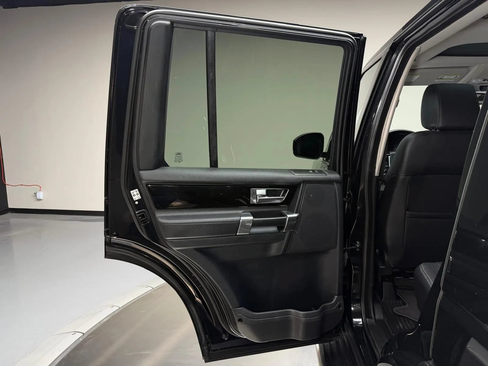 Used 2015 Land Rover LR4 HSE AWD/4WD image 19