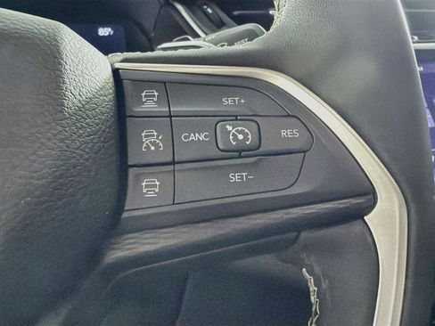Used 2023 Jeep Grand Cherokee Altitude AWD/4WD image 41