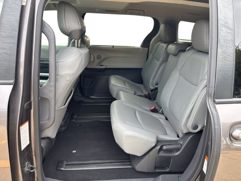 Used 2024 Toyota Sienna XLE FWD image 13