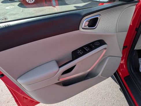 Used 2020 Kia Soul LX image 30