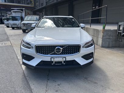 Used 2024 Volvo V60 B5 Cross Country Plus w/ Protection Package Premier