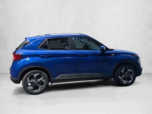 Used 2022 Hyundai Venue Limited w/ Cargo Package FWD image 4
