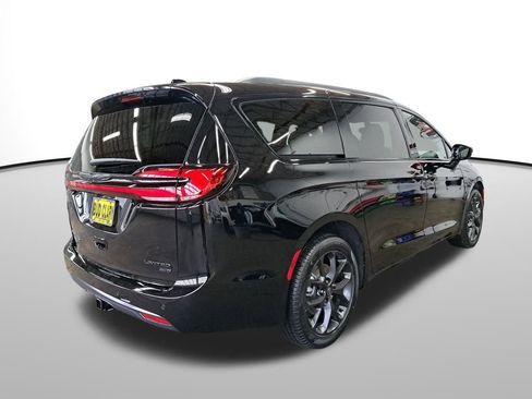 New 2026 Chrysler Pacifica Limited w/ S Appearance Package image 6