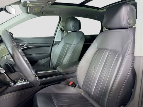 Used 2022 Audi e-tron Premium w/ Convenience Plus Package image 22