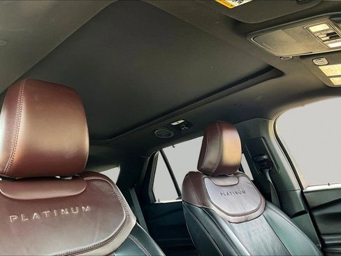 Used 2022 Ford Explorer Platinum w/ Technology Package image 28