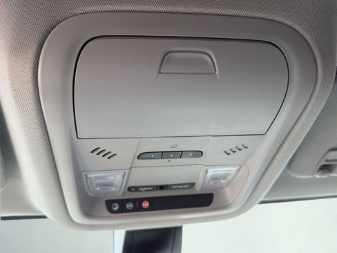 Used 2019 GMC Acadia SLT AWD/4WD image 17