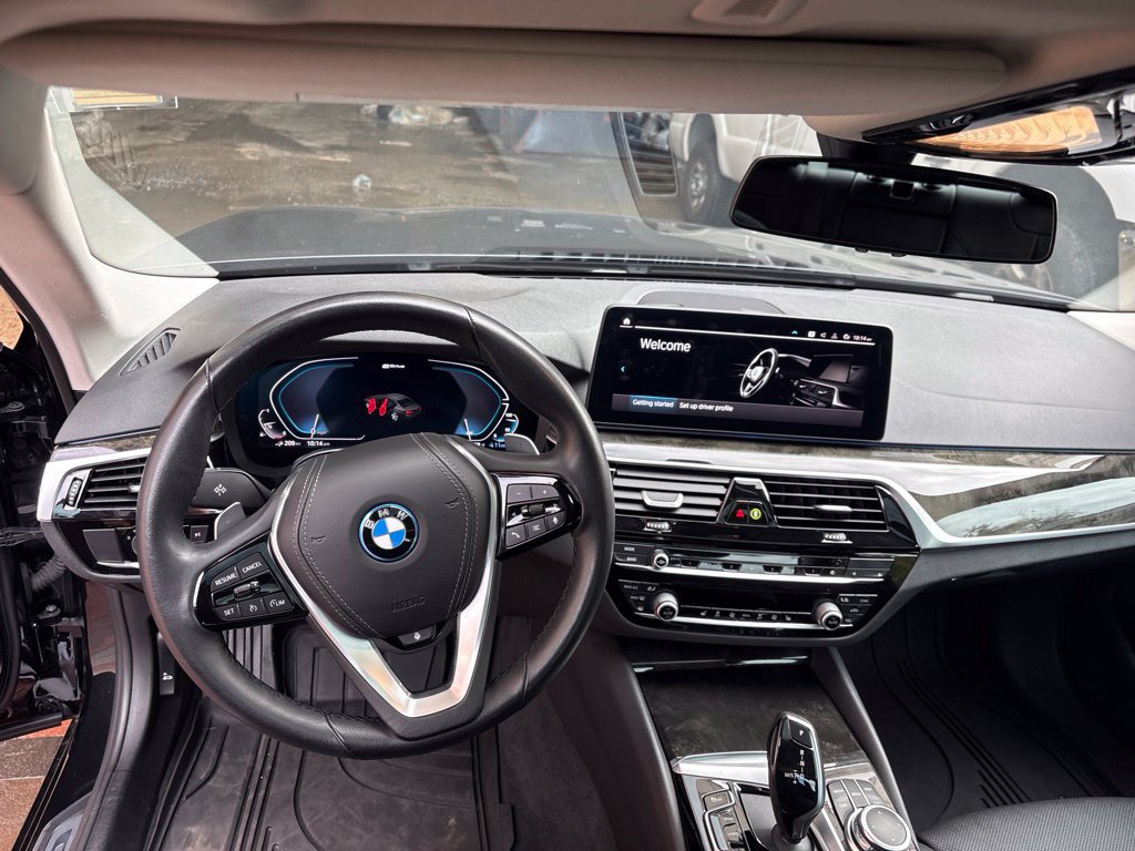 Used 2022 BMW 530e xDrive w/ Convenience Package AWD/4WD image 11