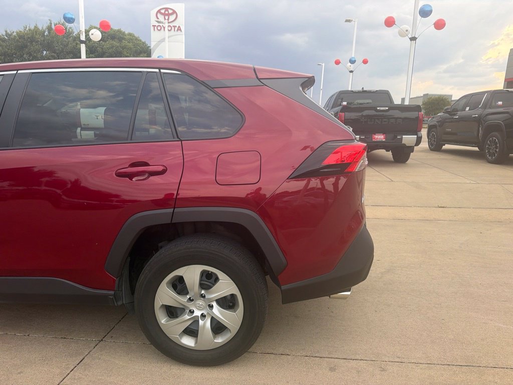 Used 2022 Toyota RAV4 LE FWD image 7