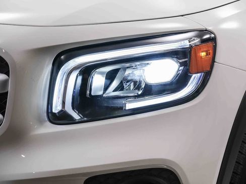 Used 2021 Mercedes-Benz GLB 250 image 12