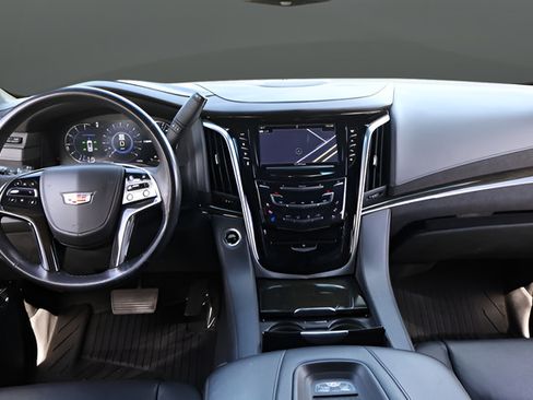 Used 2020 Cadillac Escalade Platinum AWD/4WD image 19