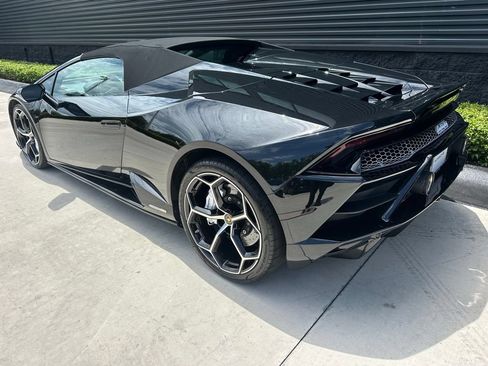 Used 2020 Lamborghini Huracan EVO AWD/4WD image 3