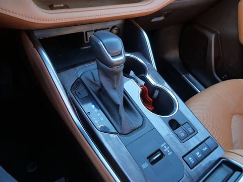 Certified 2021 Toyota Highlander Platinum image 25