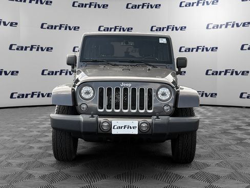 Used 2018 Jeep Wrangler Unlimited Sahara w/ Connectivity Group AWD/4WD image 8