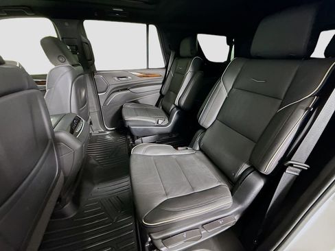 Used 2023 Cadillac Escalade Premium Luxury image 26