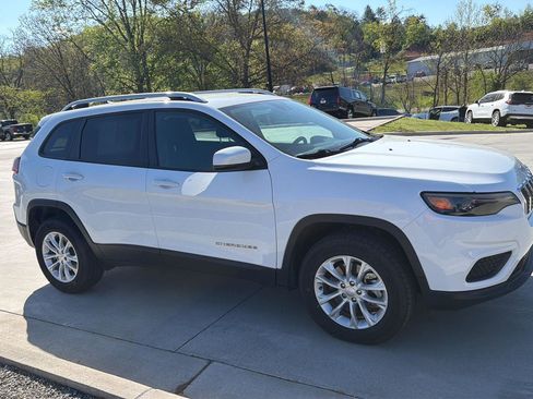 Used 2021 Jeep Cherokee Latitude w/ Mopar Interior Package image 2