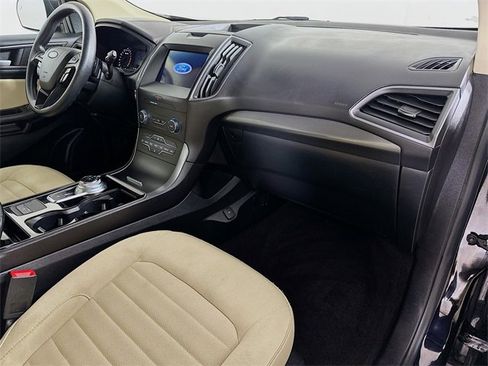 Used 2020 Ford Edge SE image 28