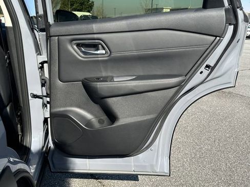 Certified 2025 Nissan Rogue SL AWD/4WD image 18