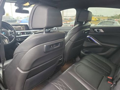 Used 2022 BMW X6 M50i image 12