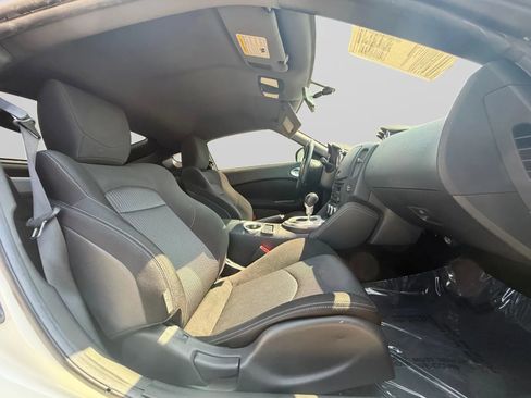 Used 2016 Nissan 370Z Coupe RWD image 31