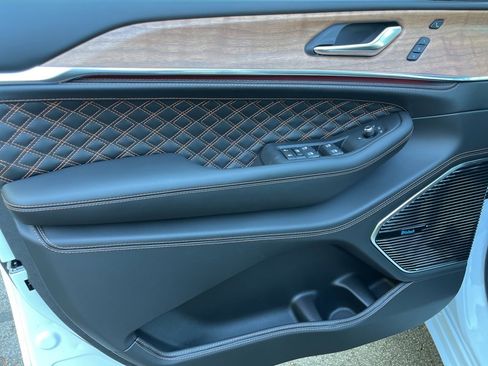 New 2025 Jeep Grand Cherokee L Summit image 17