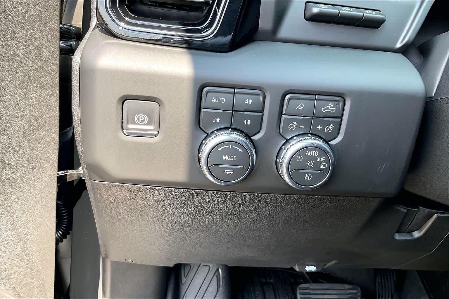 Used 2026 GMC Sierra 2500 AT4 w/ AT4 Premium Plus Package AWD/4WD image 15