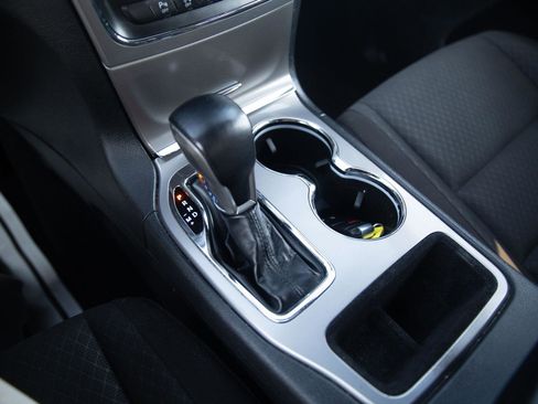 Used 2021 Jeep Grand Cherokee Laredo image 16