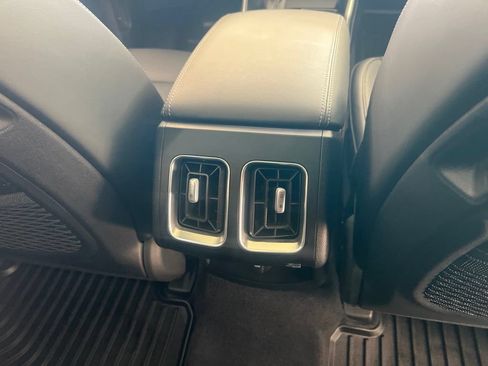 Certified 2025 Kia Sorento S w/ Panoramic Sunroof Package FWD image 19