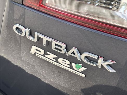 Used 2017 Subaru Outback 2.5i Premium AWD/4WD image 10