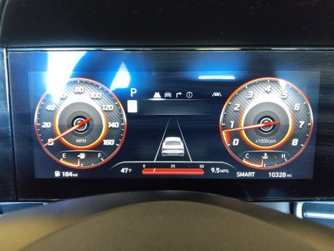 Used 2025 Hyundai Elantra SEL image 23