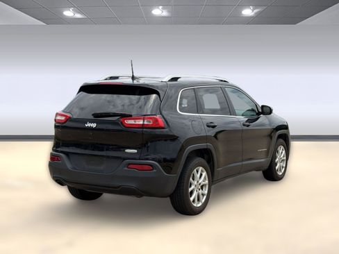 Used 2018 Jeep Cherokee Latitude Plus w/ Comfort/Convenience Group FWD image 9
