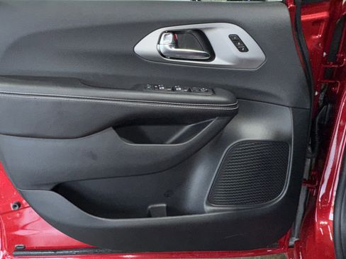 New 2027 Chrysler Pacifica Select AWD/4WD image 31