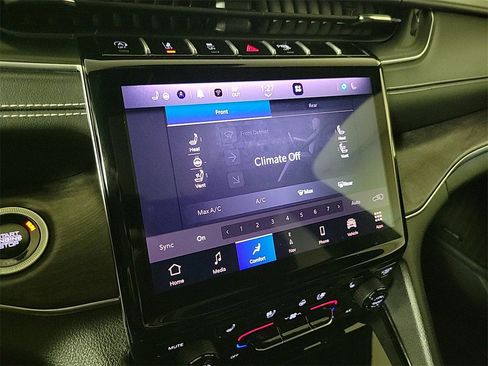 Used 2024 Jeep Grand Cherokee L Overland image 17