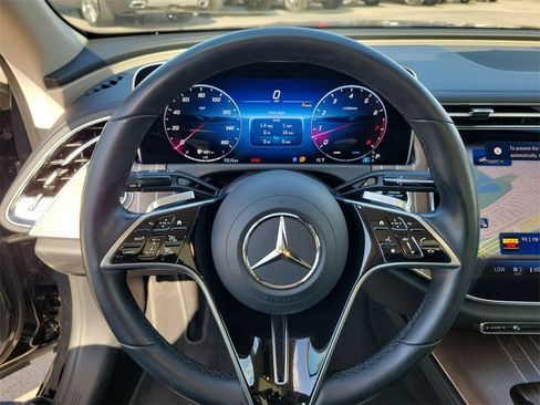 Used 2025 Mercedes-Benz E 350 4MATIC Sedan image 21
