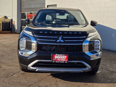 New 2026 Mitsubishi Outlander SE image 2