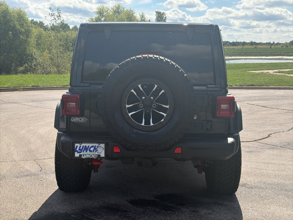 Used 2025 Jeep Wrangler Unlimited Rubicon AWD/4WD image 3