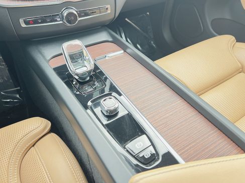 Certified 2023 Volvo XC60 B5 Ultimate image 22