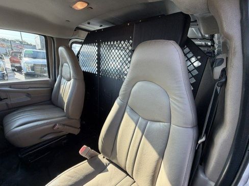 Used 2008 Chevrolet Express 3500 RWD image 20