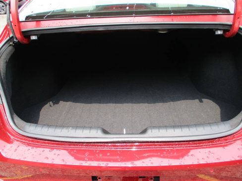 Used 2022 Hyundai Elantra Limited FWD image 8