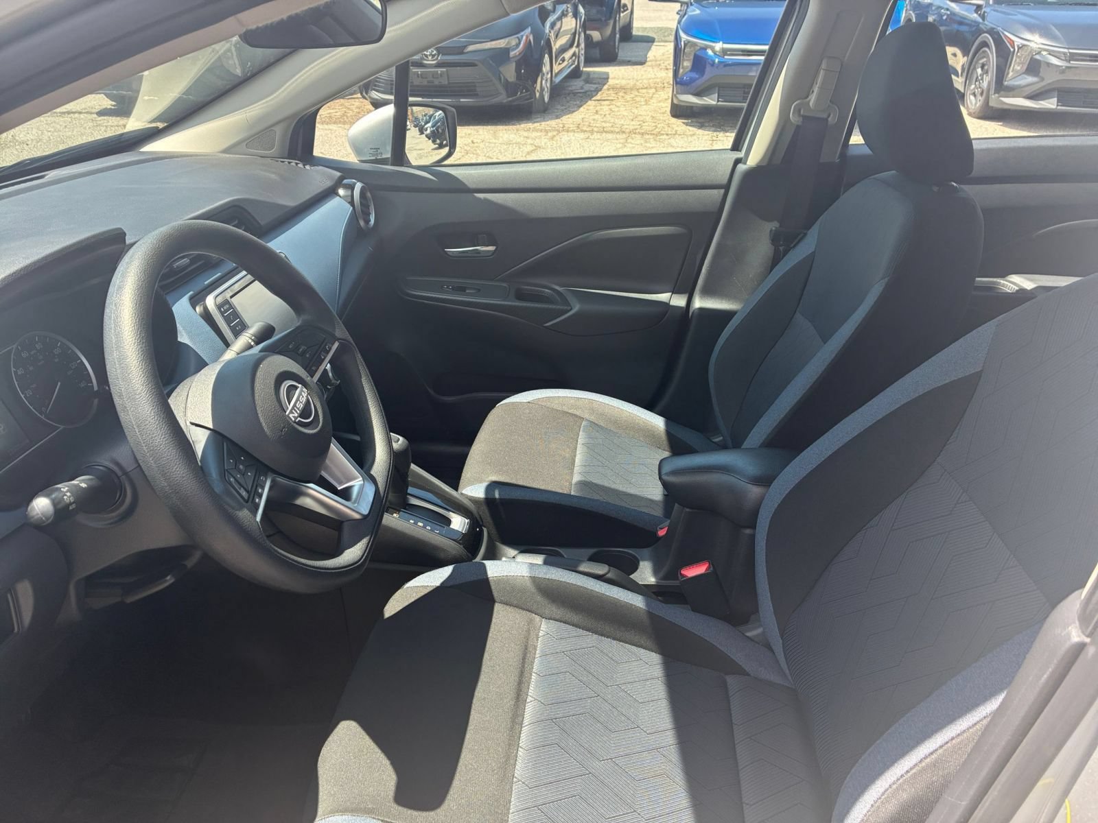 Used 2025 Nissan Versa SV FWD image 21
